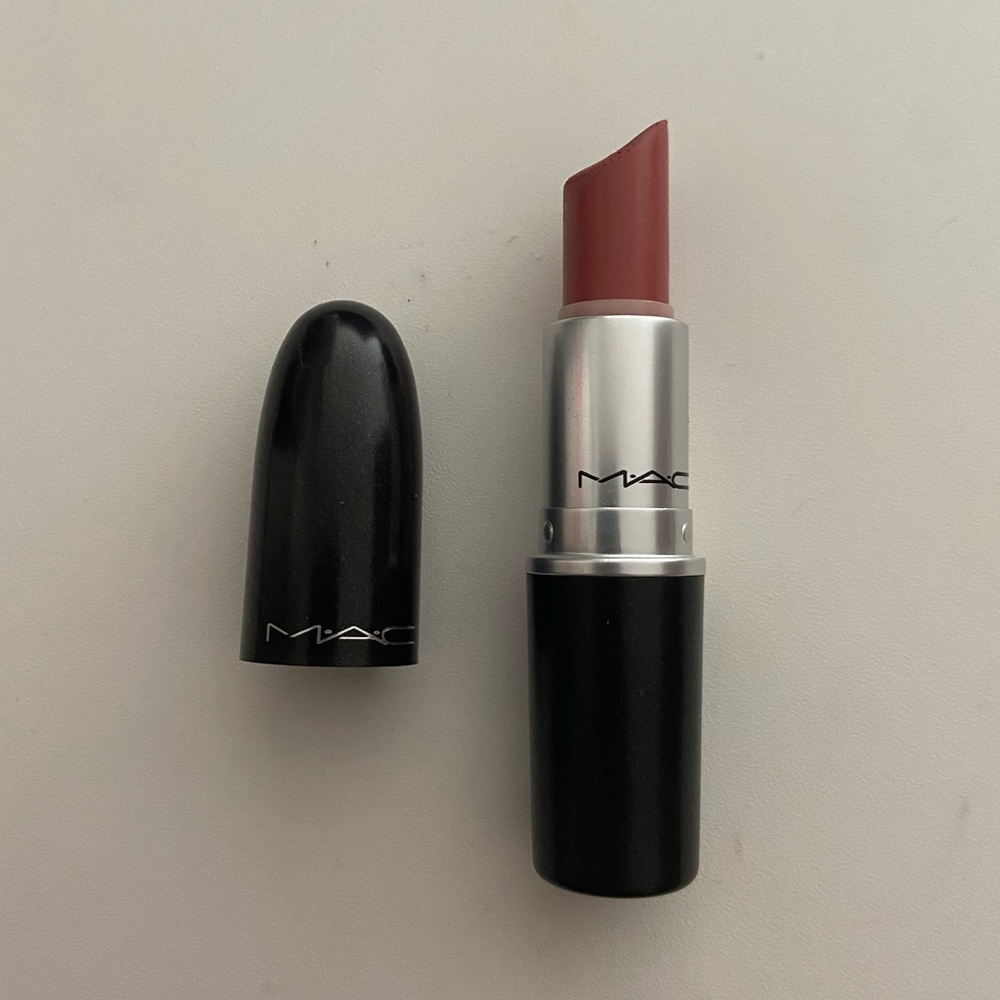 Mac lipstick in Velvet Teddy